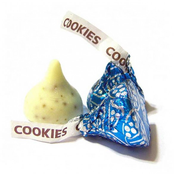 Hershey's Kisses Cookies & Creme Share Pack
